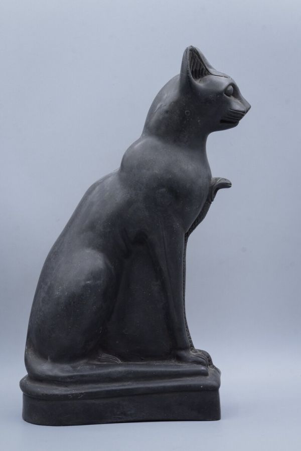 Vintage statue of goddess Bastet cat black Large heavy made in egypt - Image 3