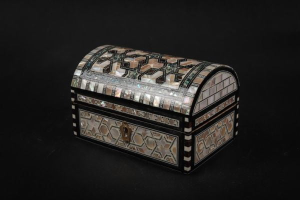 Jewelry box made of mother pearl and wood made in Egypt