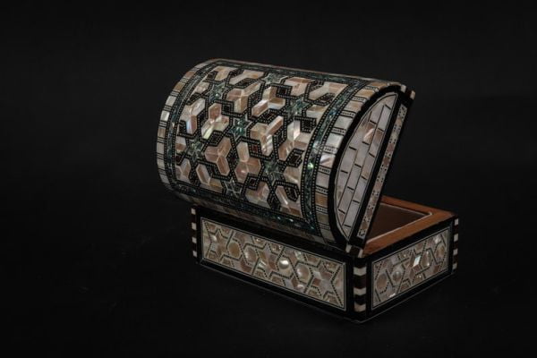 Jewelry box made of mother pearl and wood made in Egypt - Image 4