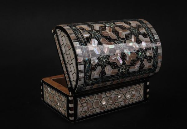 Jewelry box made of mother pearl and wood made in Egypt - Image 6