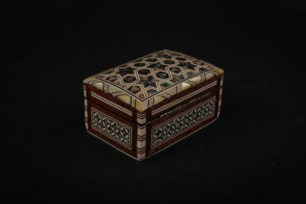 Jewelry box made of mother pearl and wood made in Egypt - Image 4