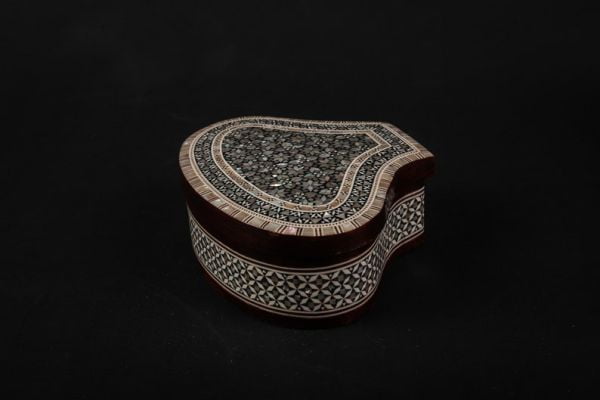 Jewelry box made of mother pearl and wood made in Egypt