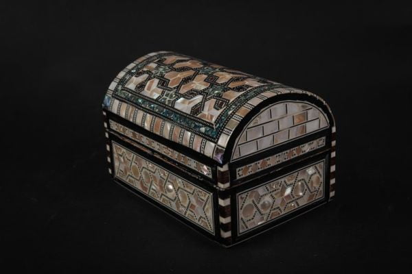 Jewelry box made of mother pearl and wood made in Egypt - Image 5