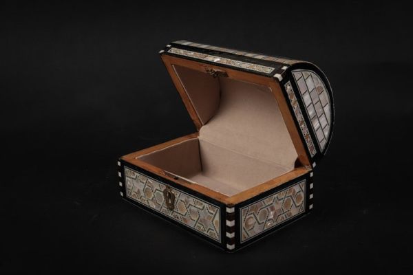 Jewelry box made of mother pearl and wood made in Egypt - Image 2