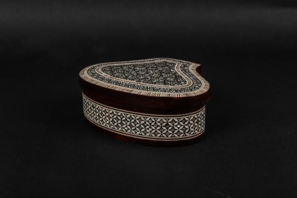 Jewelry box made of mother pearl and wood made in Egypt - Image 6