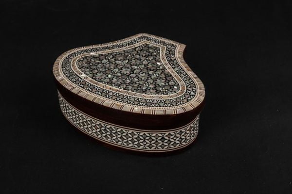 Jewelry box made of mother pearl and wood made in Egypt - Image 7