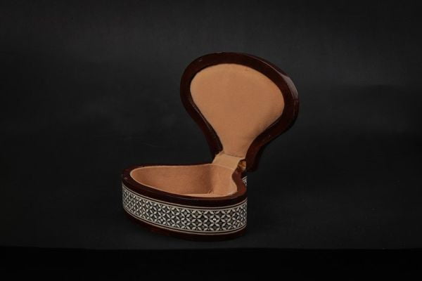 Jewelry box made of mother pearl and wood made in Egypt - Image 8