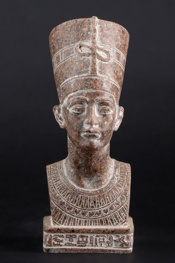 Statue of Egyptian Art Queen Nefertiti Bust Sculpture black heavy granite stone made in Egypt