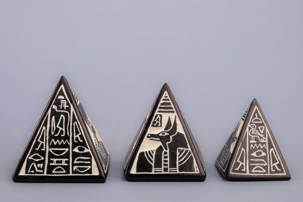 Vintage pyramids of Egypt Set - Set of 3 Pyramid- Egyptian Pyramids- Giza pyramids-EGYPTIAN Home Decor - Made of basalt stone in Egypt - Image 4