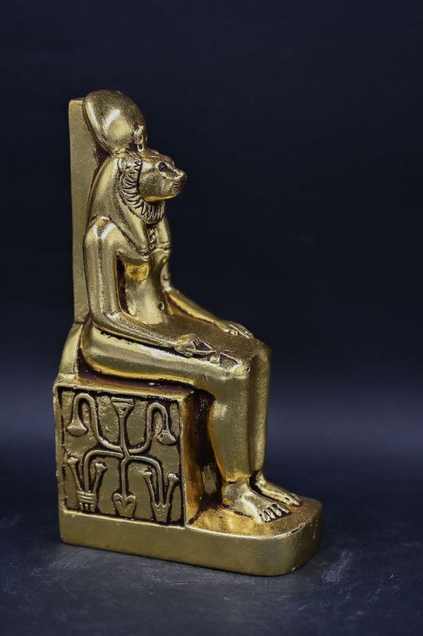 statue Goddess Sekhmet seated painted, gold leaf heavy made in Egypt - Image 5