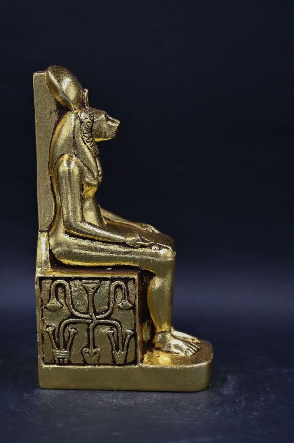 statue Goddess Sekhmet seated painted, gold leaf heavy made in Egypt - Image 6